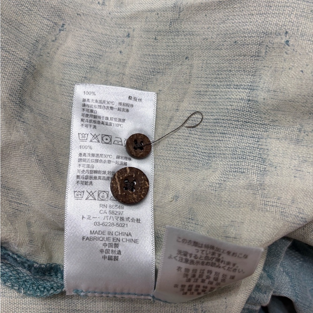 Tommy Bahama 100% Silk Blue Floral Button Down Shirt - Picture 6 of 6
